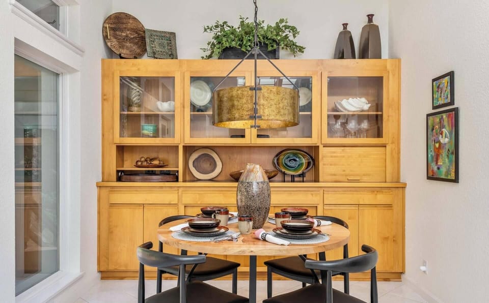 Kitchen Dining Area