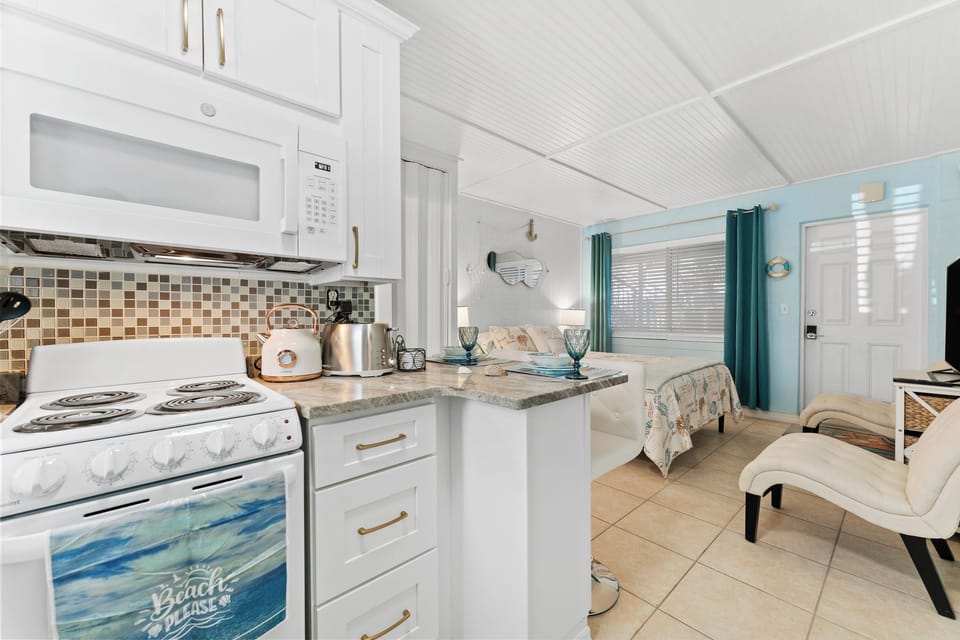 Whip up breakfast or beach snacks without leaving the comfort of your room