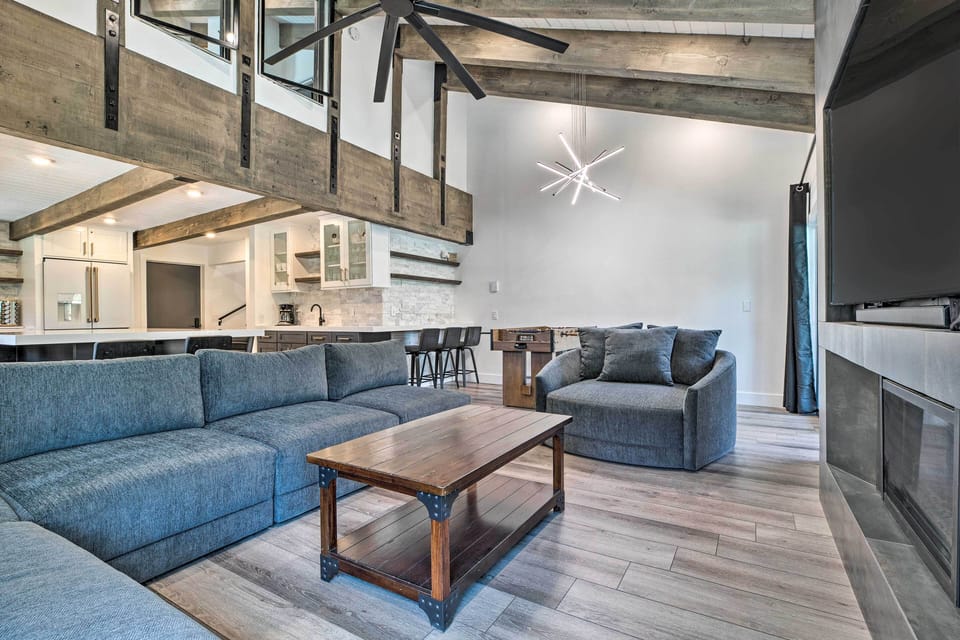 Living Area | Smart TV w/ Cable | Fireplace | Board Games | Main Floor