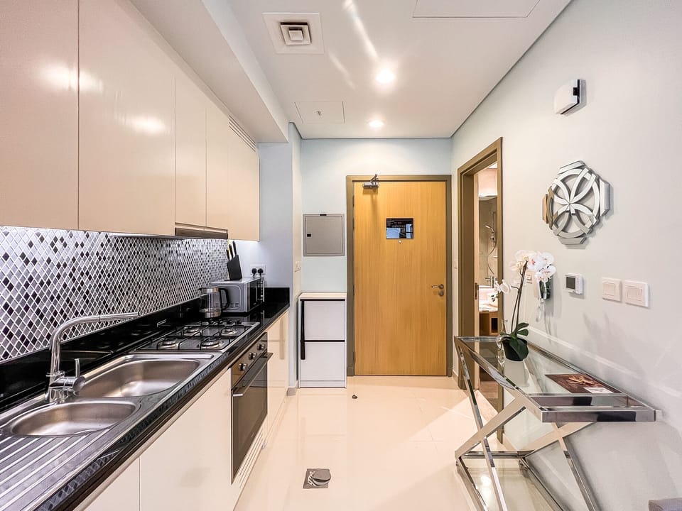 Standard Studio | Private kitchen | Full-size fridge, microwave, stovetop, espresso maker