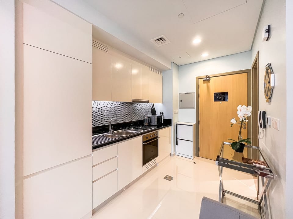 Standard Studio | Private kitchen | Full-size fridge, microwave, stovetop, espresso maker