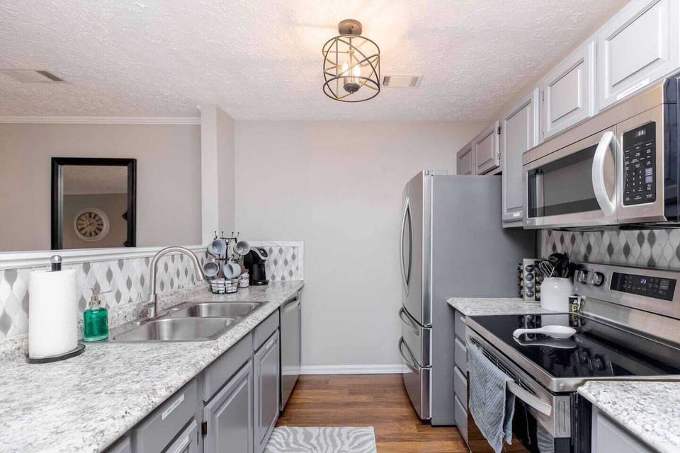 Fully Equipped Kitchen w/all standard essentials