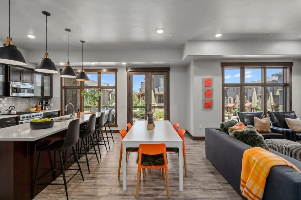 Dining Table with seating for 6