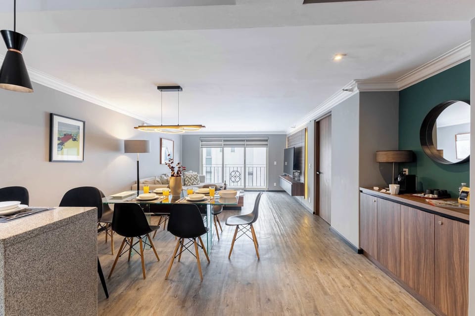 A dining space where sophistication and family warmth coexist beautifully.



