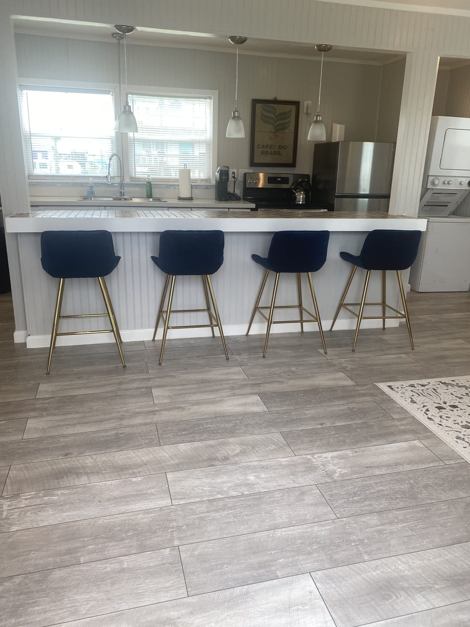 Kitchen Island Bar Area