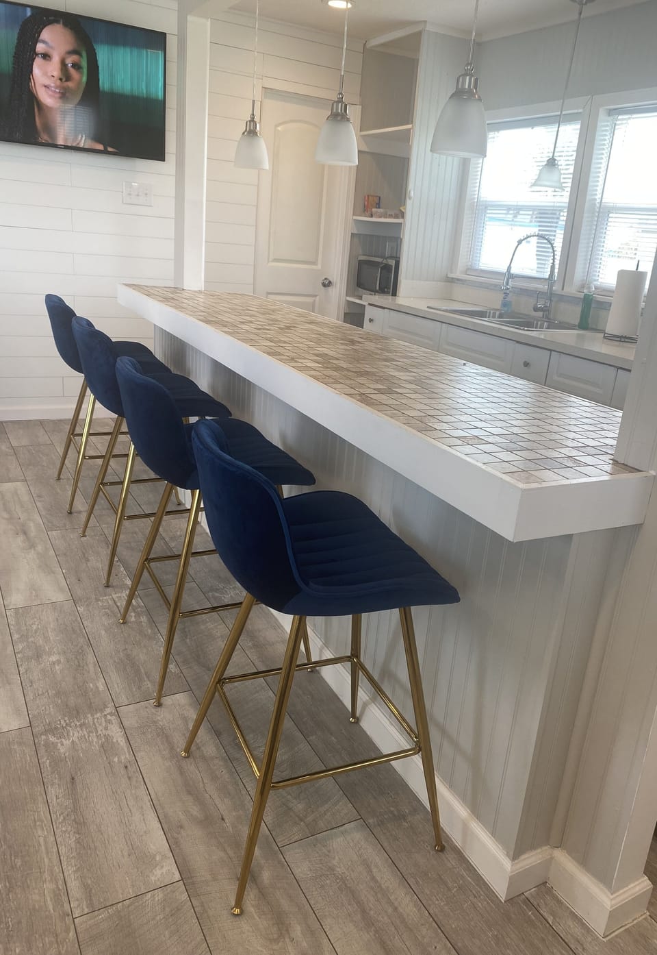 Kitchen Island Bar Area