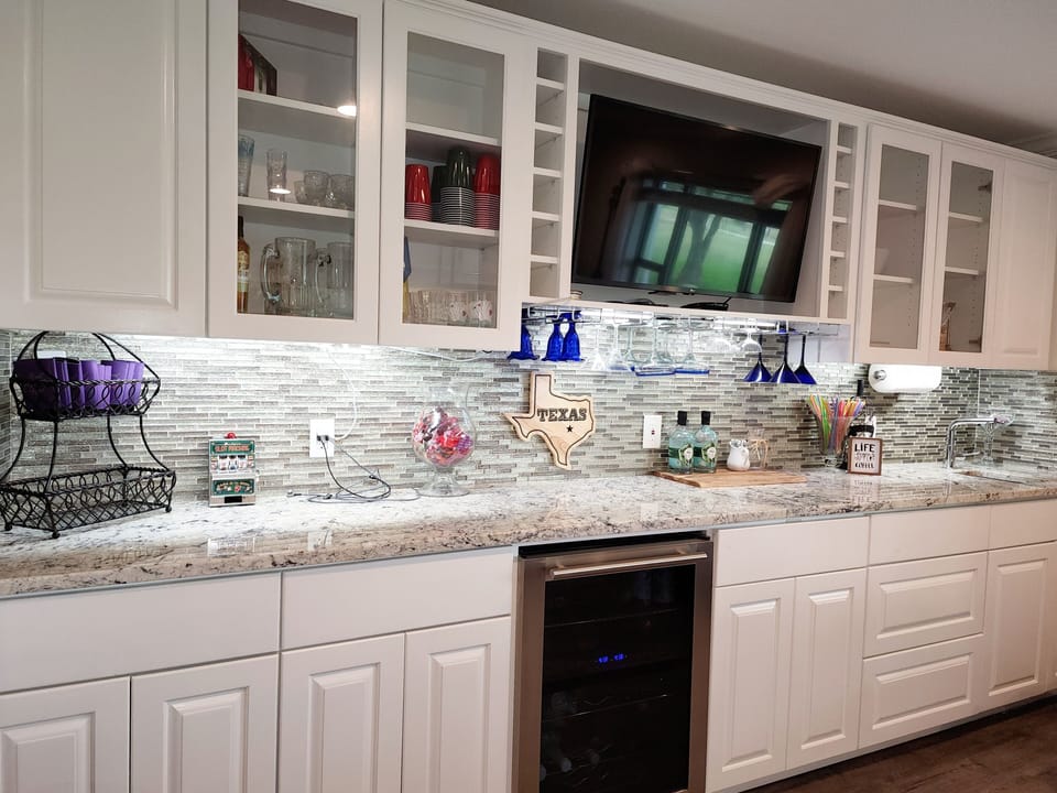 Bar area (BYOB) Smart TV 