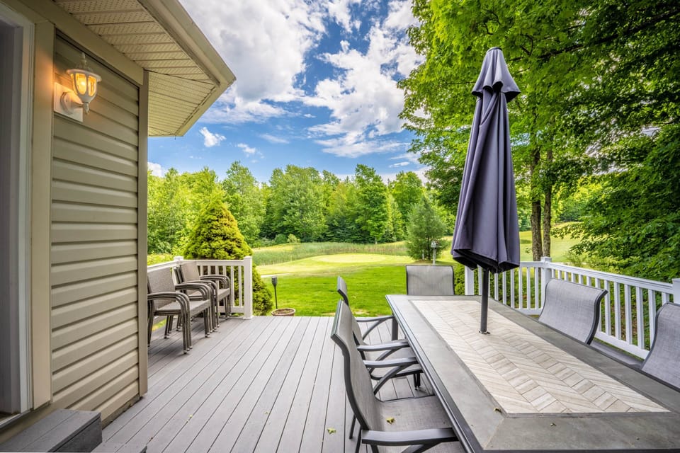 “Stay was wonderful! Our men really enjoyed watching the golfers as they teed off. We had more than enough space for everyone and the photos are exactly how it looks. Beautiful!” Harli