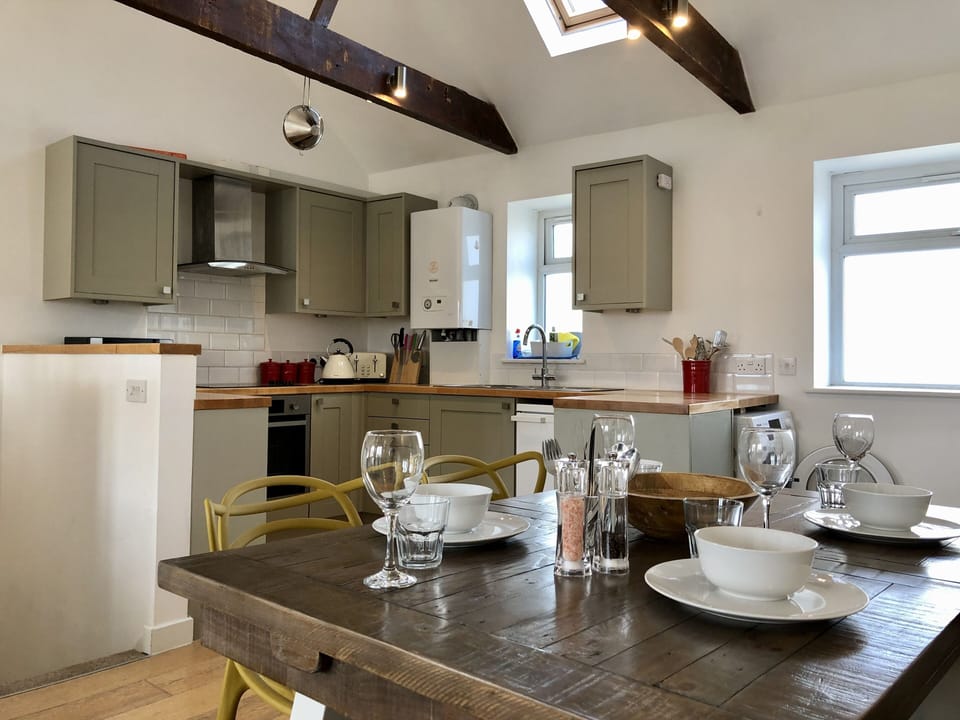 Bon appetit! Well-equipped for a short stay or longer
