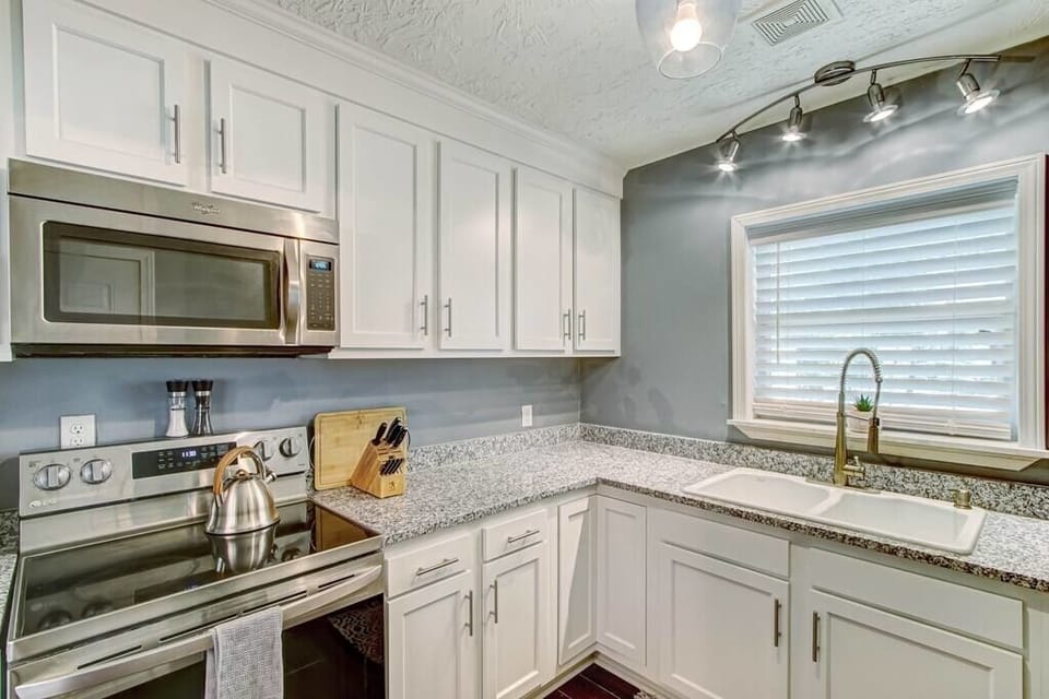 Kitchen Pic 2
