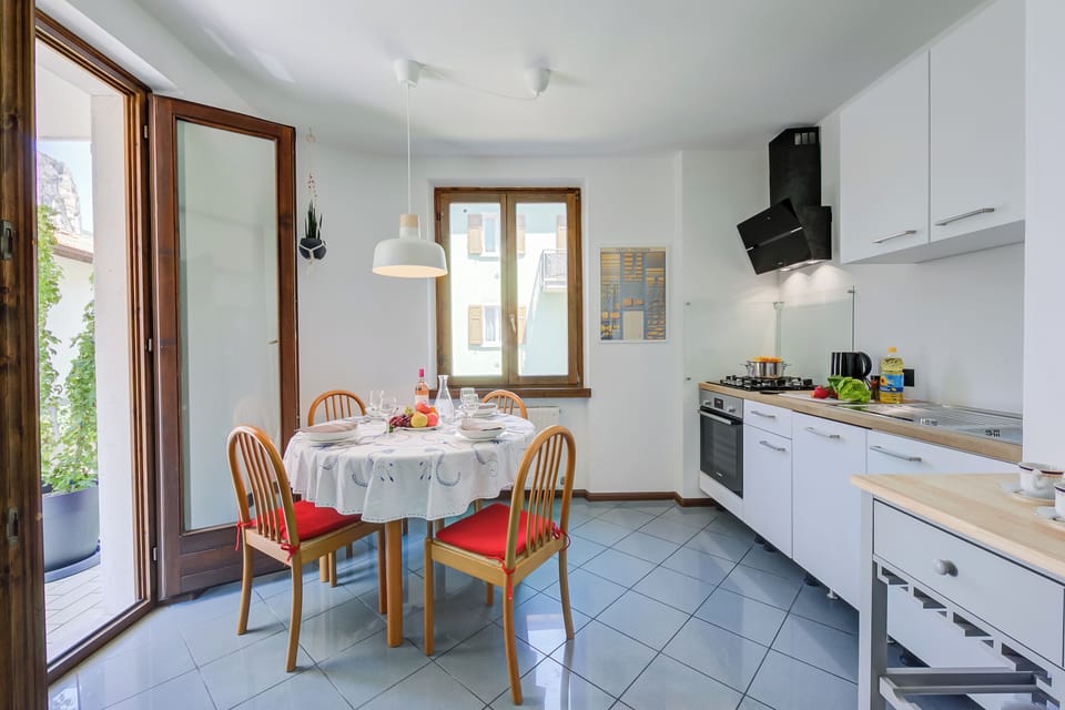 Family Apartment, Multiple Bedrooms (The Rock View) | Private kitchen | Fridge, microwave, oven, stovetop