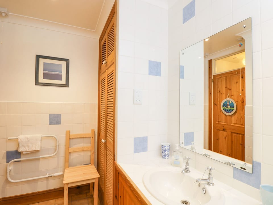 Little Crabapple Cottage in Corfe Castle