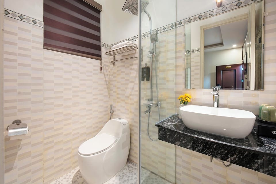Deluxe Room | Bathroom | Designer toiletries, hair dryer, bidet, towels