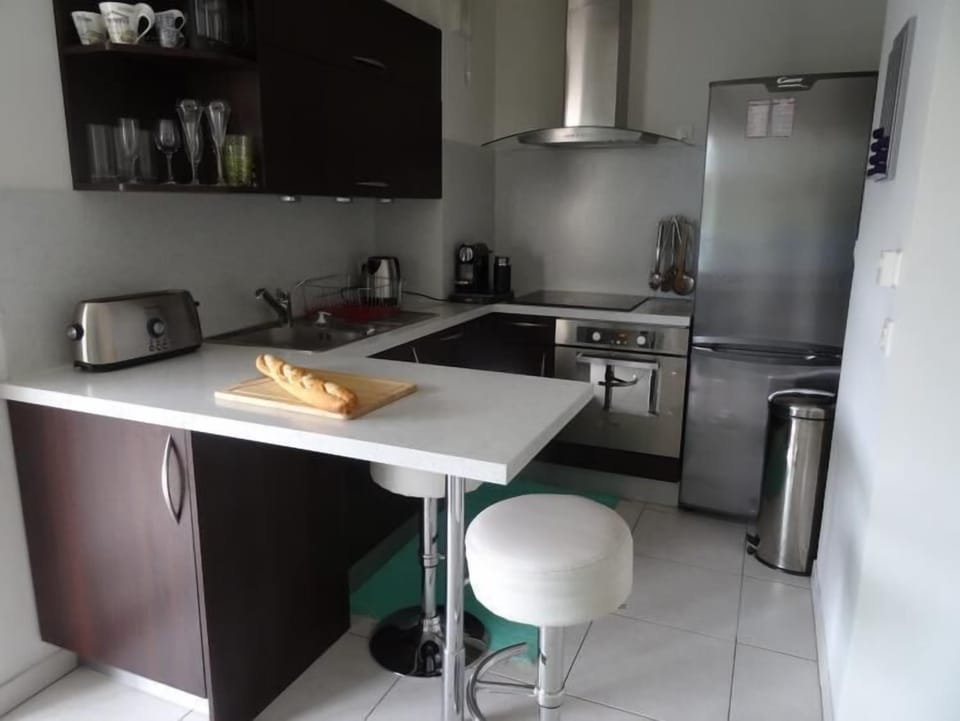 Fully equipped modern kitchen