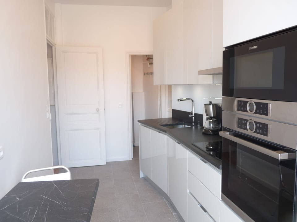 Fully equipped fitted kitchen