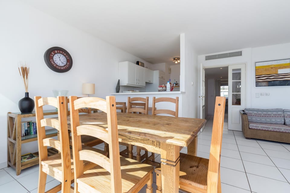 The dining area for 6