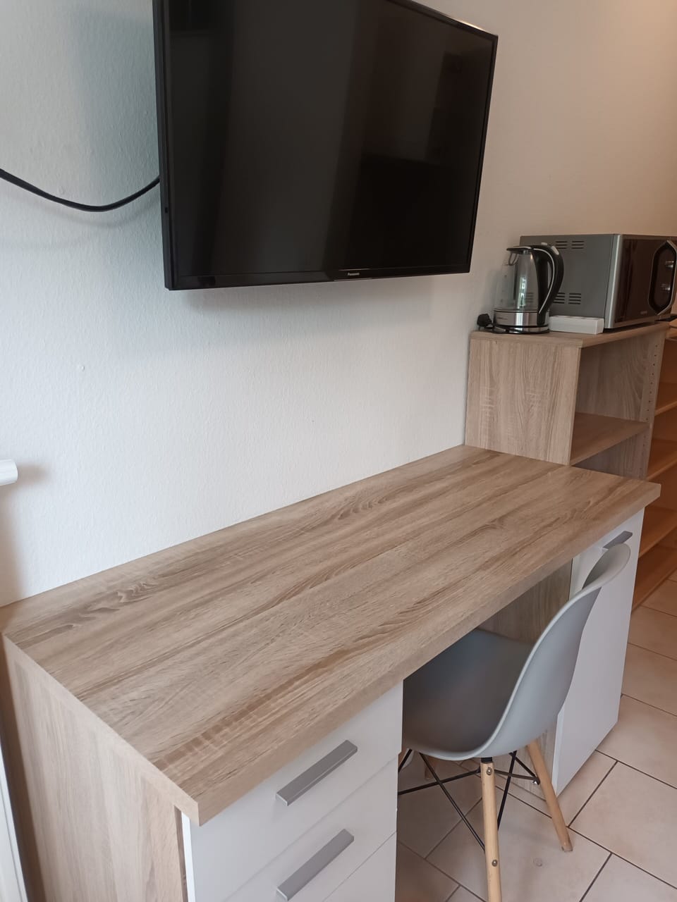 Business Studio | Desk, blackout drapes, iron/ironing board, free WiFi