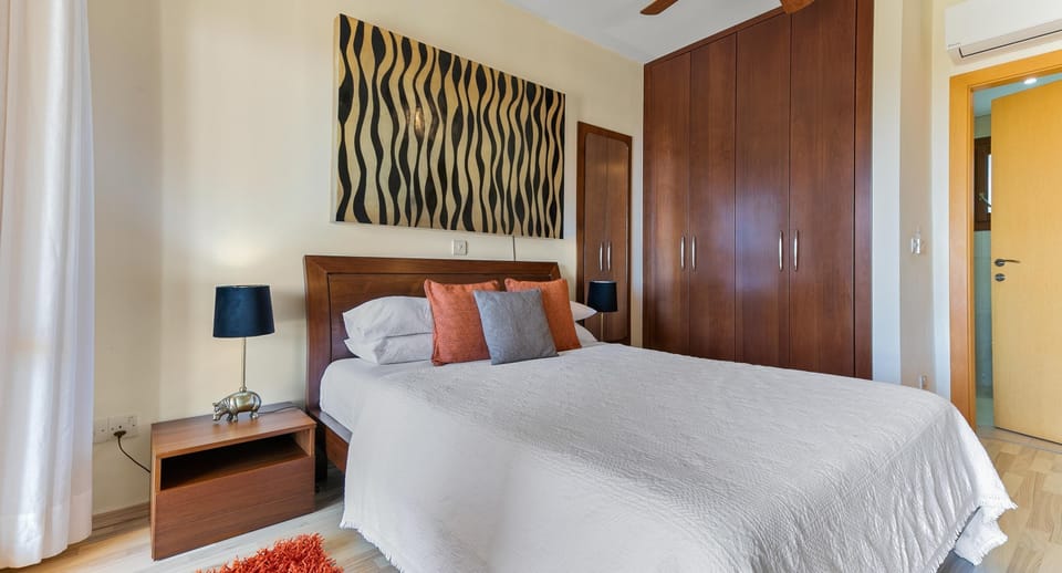 Luxury Apartment | 2 bedrooms, iron/ironing board, WiFi (free)
