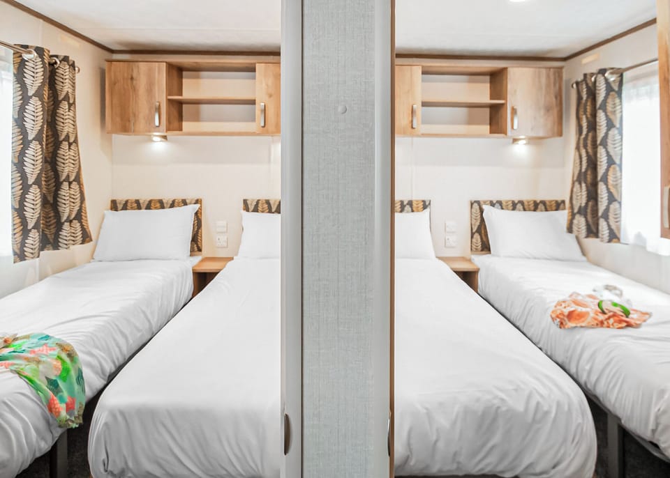 Bedroom, Bed, House