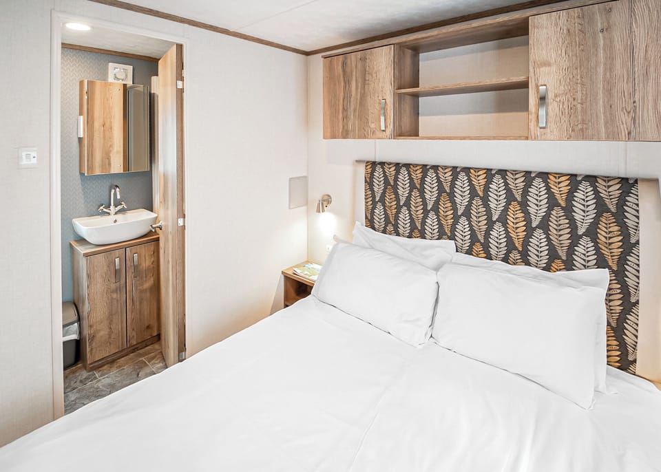 Bedroom, Bed, House