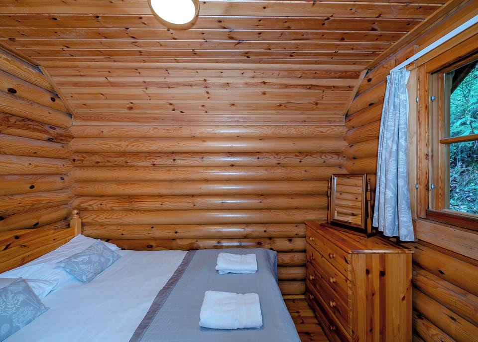 Bedroom, Bed