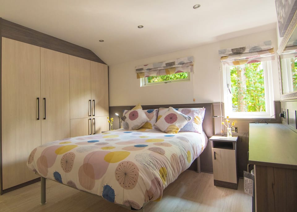 Bedroom, Bed, House