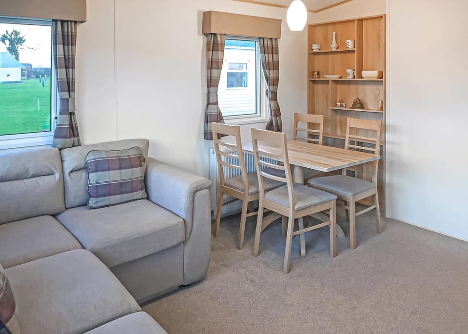 Tollerton Caravan WF