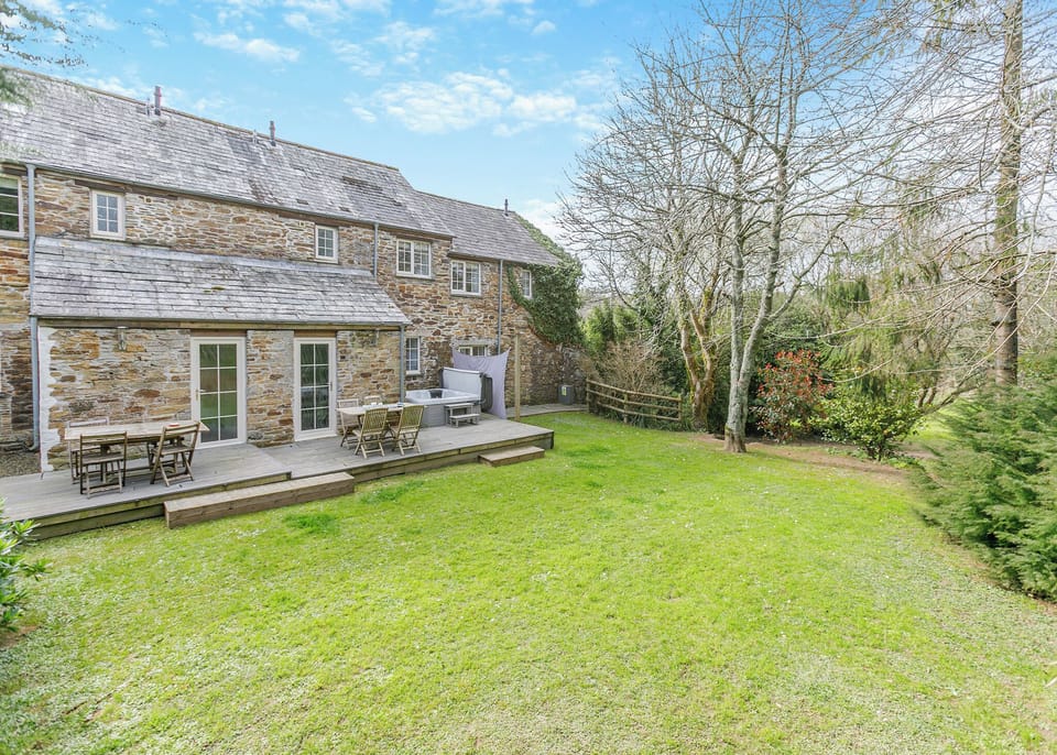 Garden, Exterior, Outside, House
