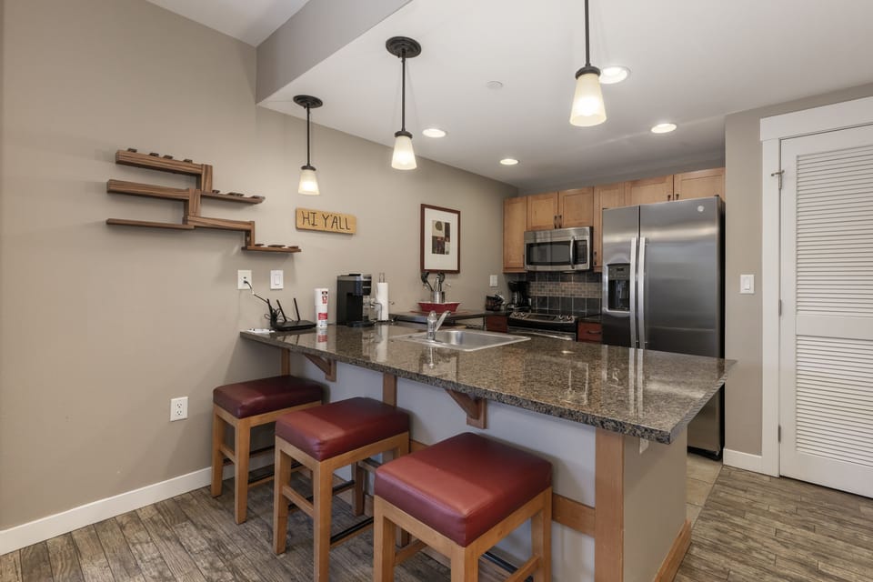 Condo, 2 Bedrooms | Private kitchen | Fridge, oven, coffee/tea maker, toaster
