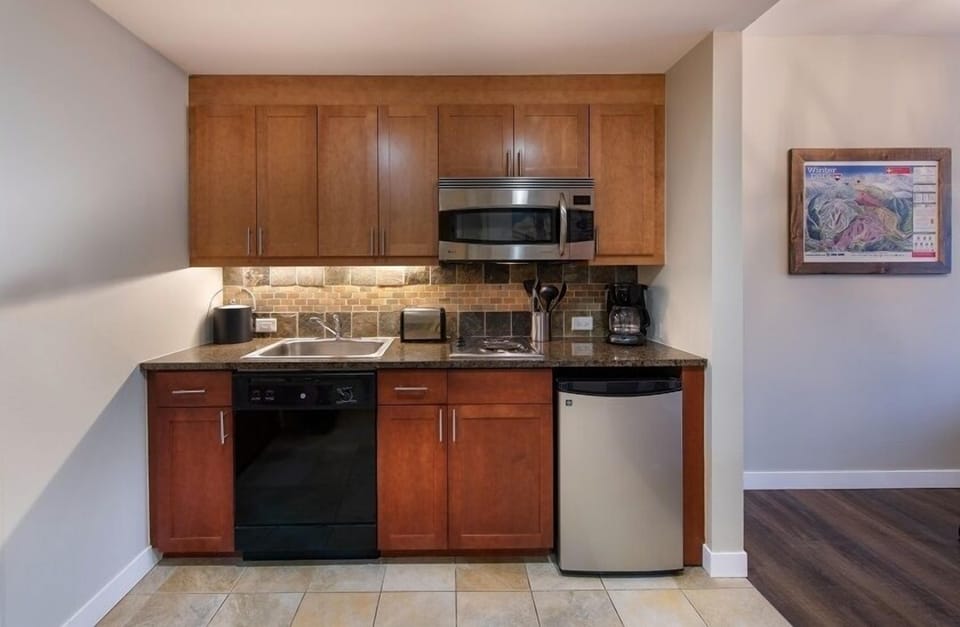 Condo, 1 Bedroom | Private kitchen | Coffee/tea maker, toaster