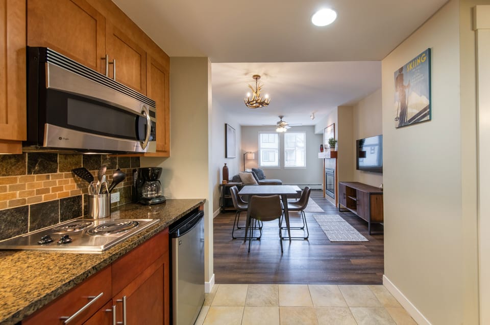 Condo, 1 Bedroom | Private kitchen | Coffee/tea maker, toaster