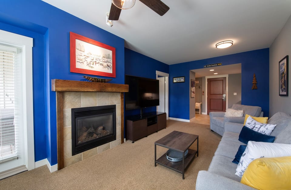 Condo, 1 Bedroom | Living room