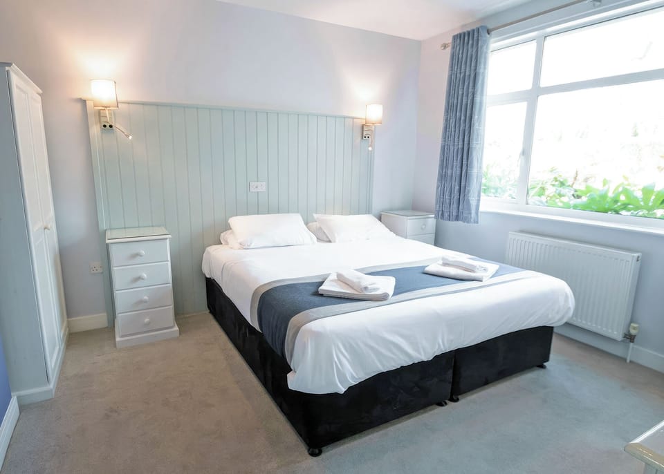 Bedroom, Bed, House