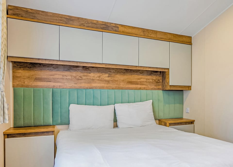 Bedroom, Bed