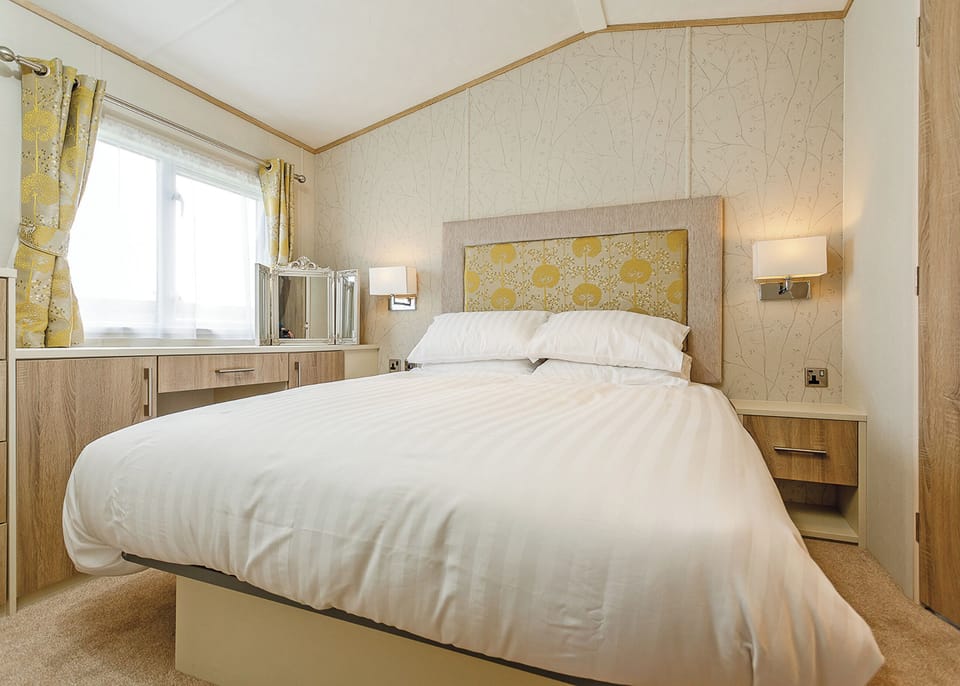 Bedroom, Bed