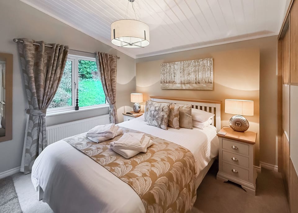 Bedroom, Bed