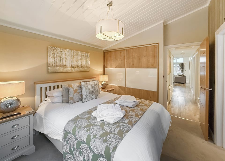 Bedroom, Bed