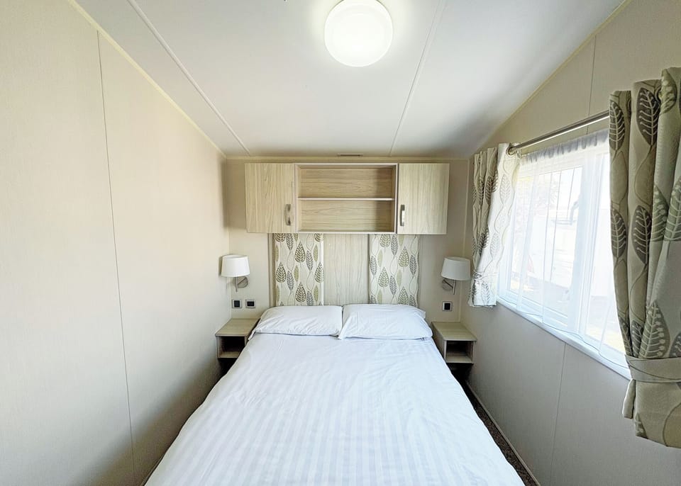 Bedroom, Bed, House