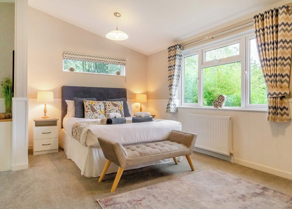 Bedroom, Bed