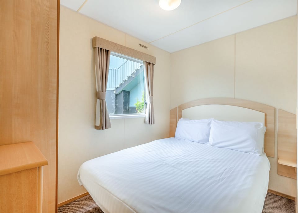 Bedroom, Bed, House