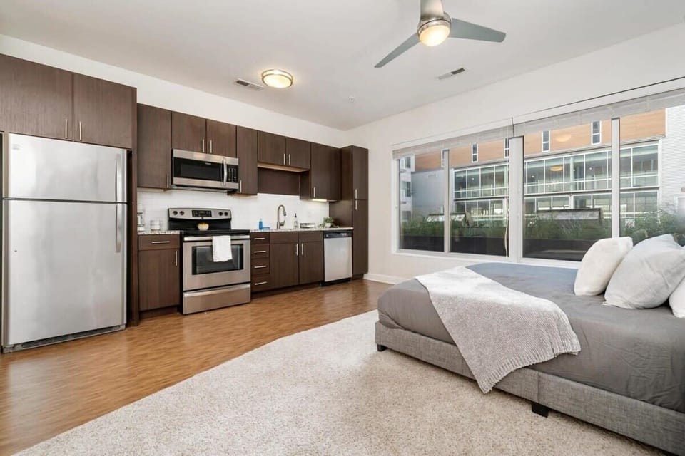 Bed / Kitchen