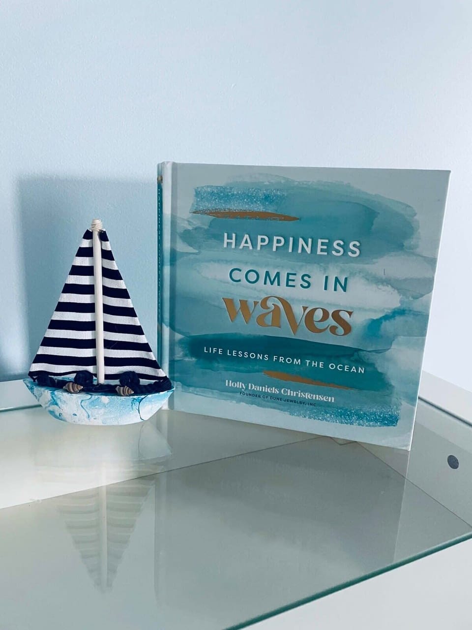 Nautical decor sets the tone