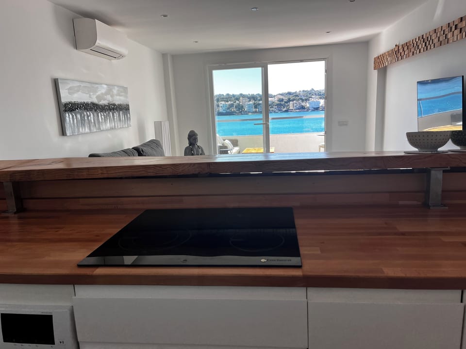 Cooking with sea view ❤️