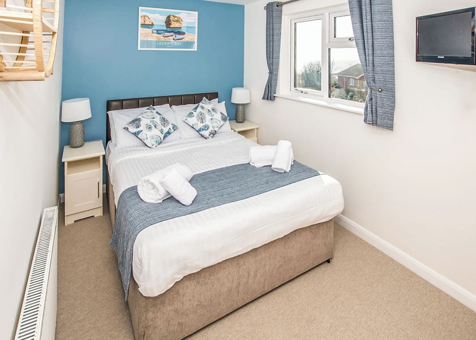 Bedroom, Bed, House
