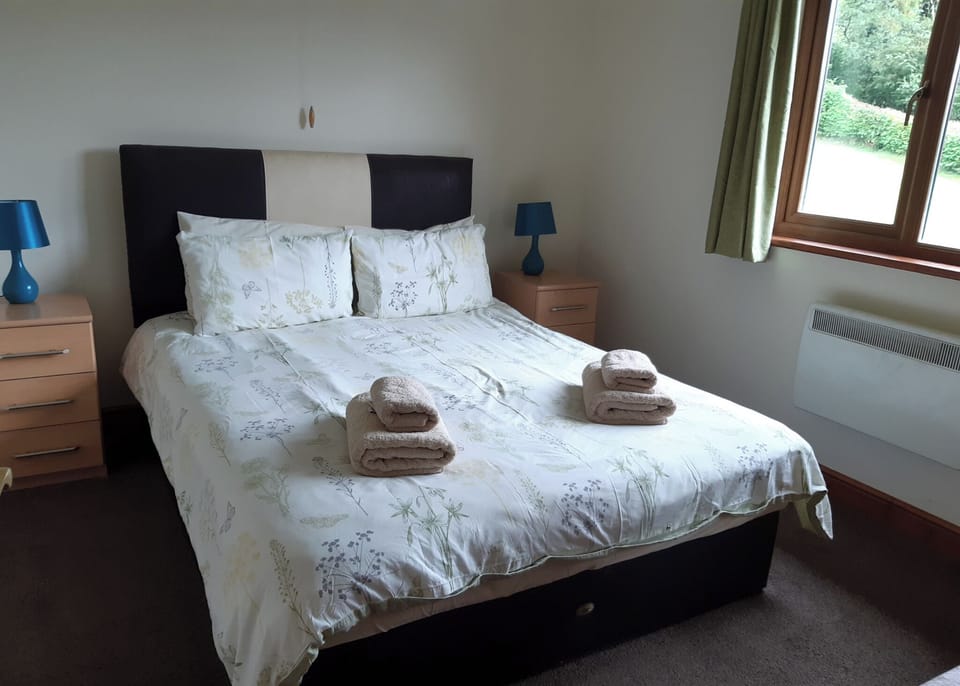Bedroom, Bed