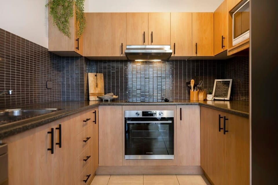 La Ronde One - Yamba beach front accommodation - Kitchen with oven, dishwasher and all amenities