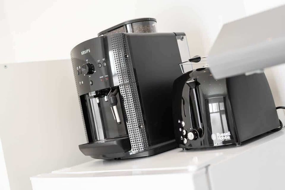 Coffeemaker, Toaster, Kettle