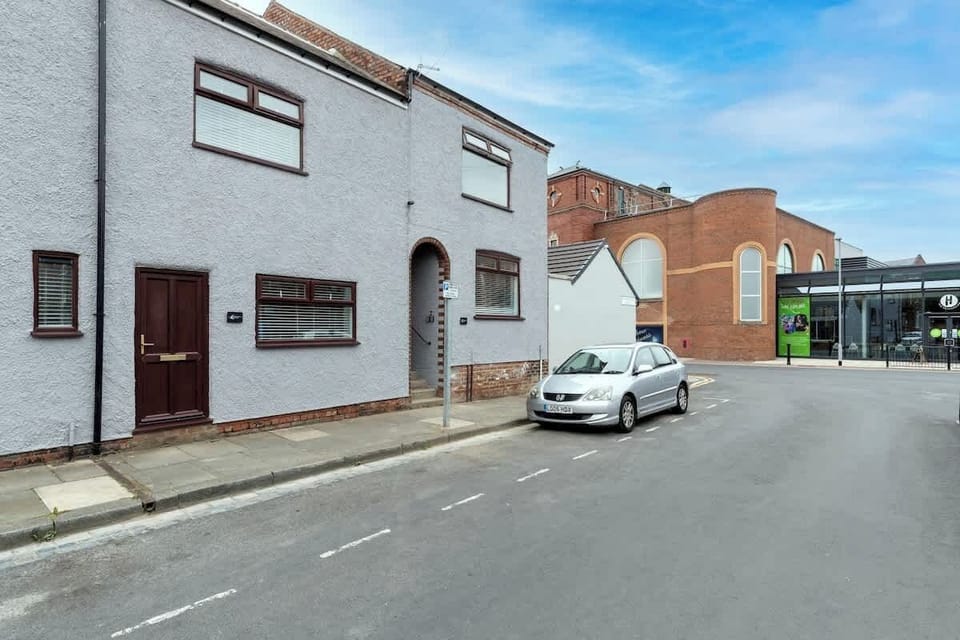 Step out and be in the action – just 5 minutes to the town centre and railway station