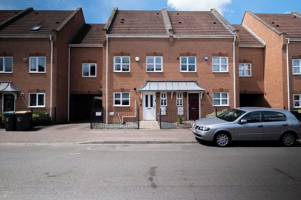 A short stroll from Bedford Town Centre, providing the perfect blend of peace and accessibility