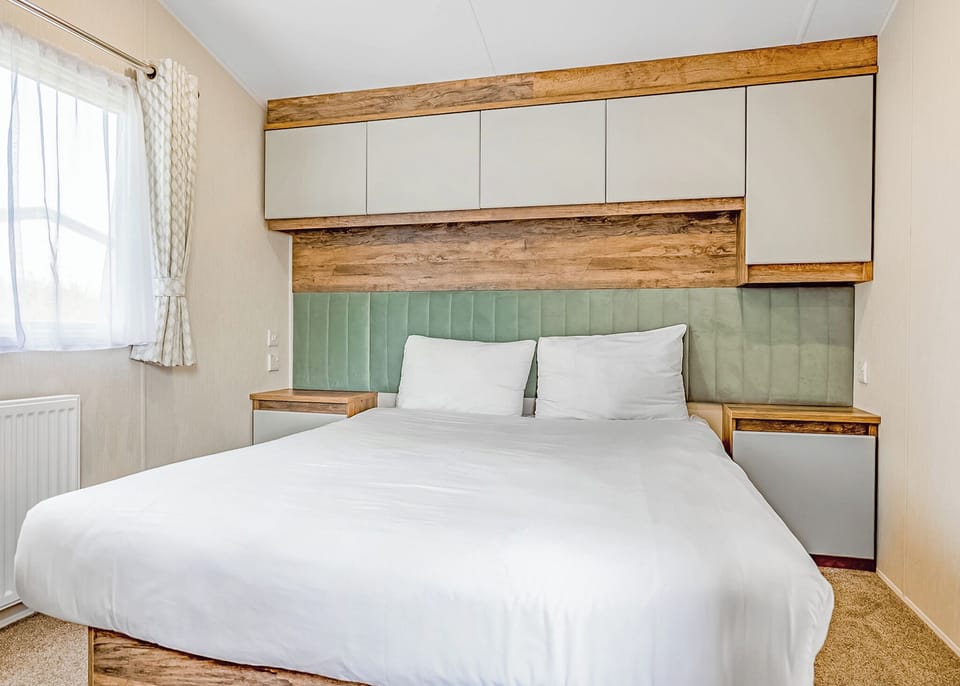 Bedroom, Bed